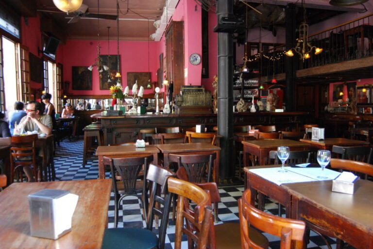 bar acogedor en san telmo buenos aires