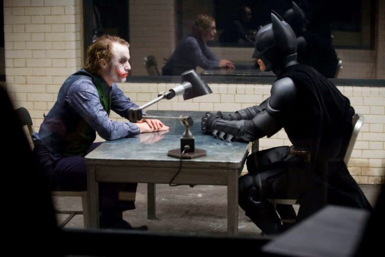 batman y joker en una escena iconica