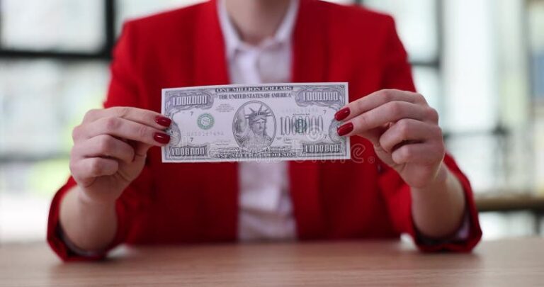 billete de un millon de dolares en mano