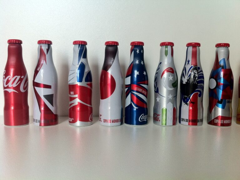 botellas de coca cola con figuritas mundialistas