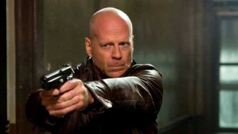 Por qué Bruce Willis está bajo amenaza y qué significa para su carrera 16 bruce willis en una escena de accion