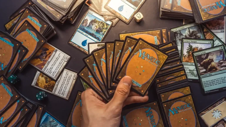 cartas de magic the gathering en mesa