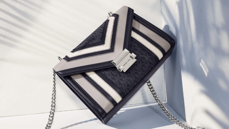 carteras elegantes en un outlet argentino