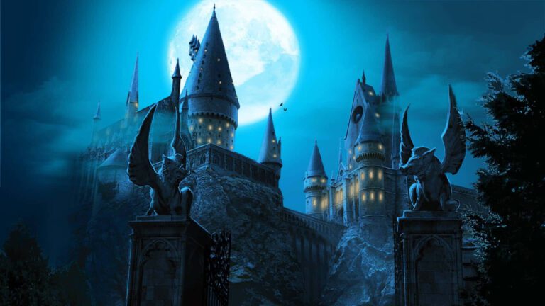 castillo de hogwarts iluminado por la luna
