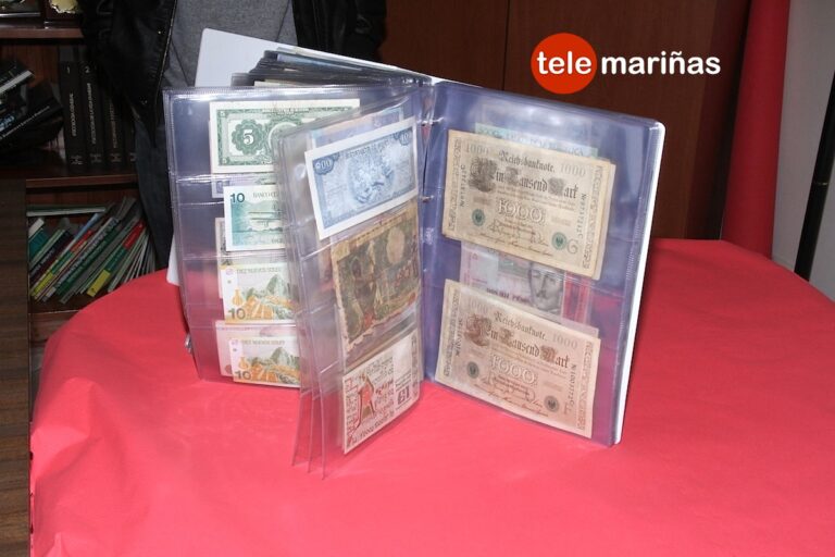 coleccion de billetes antiguos en exposicion