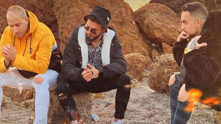 dj lele actuando en un festival en playa