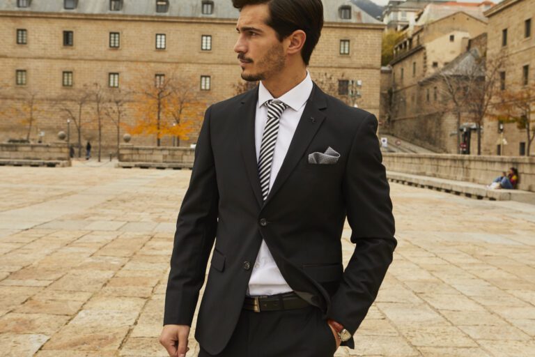 elegantes trajes en un evento formal