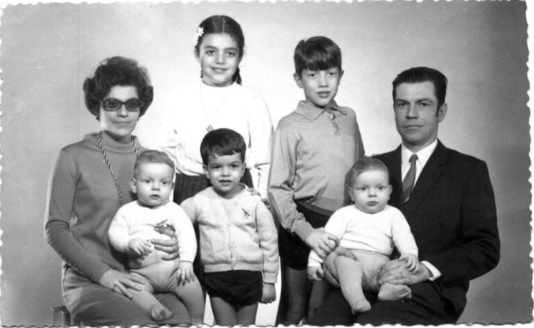 familia espanola con apellidos tradicionales