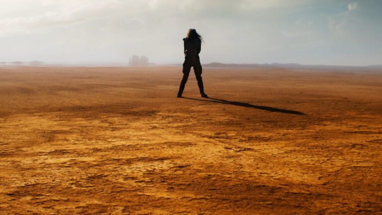 furiosa en un paisaje postapocaliptico
