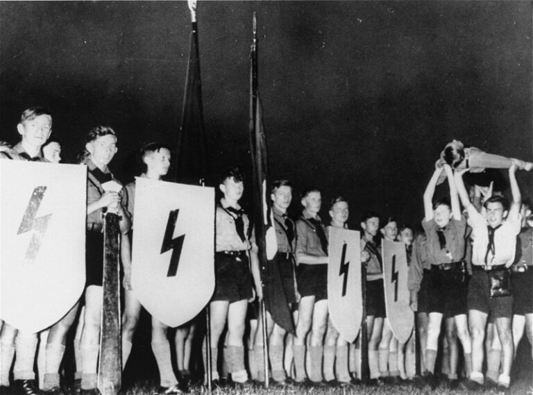 Qué papel jugaron los hijos del Tercer Reich en la Alemania nazi 22 infantes en un entorno nazi historico
