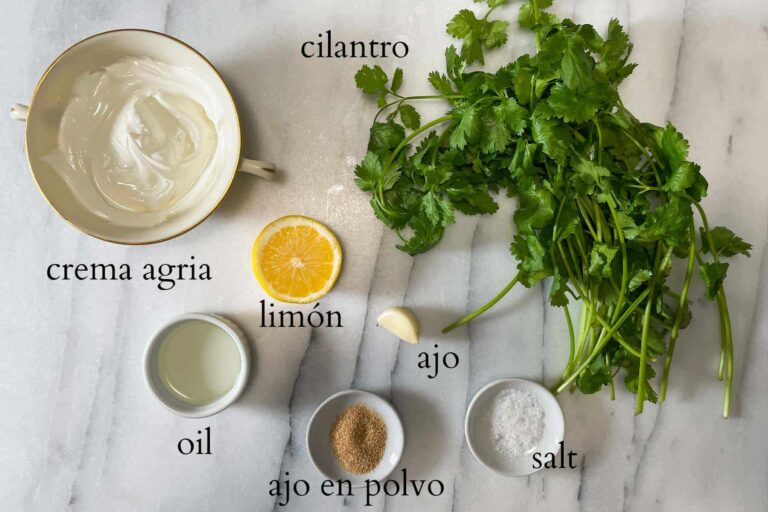 ingredientes frescos para salsa de crema