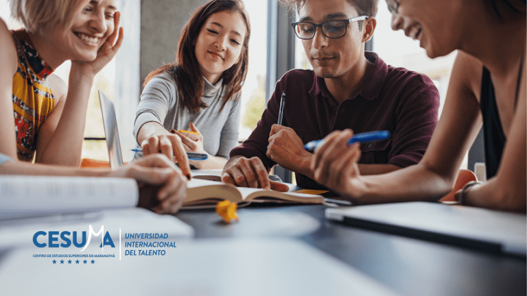 Cuánto dura el programa Elijo Creer y cuáles son sus objetivos 15 jovenes colaborando en un entorno educativo