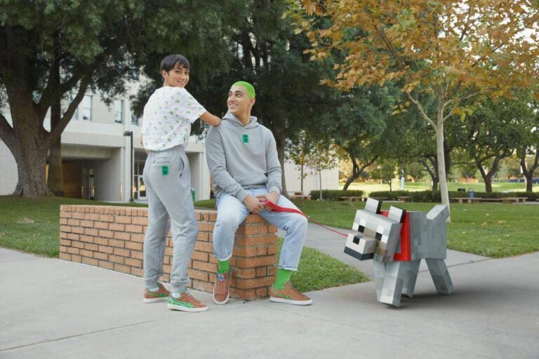 jugadores de minecraft colaborando en linea