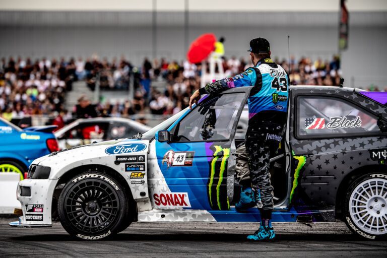 ken block en accion con su coche de rally
