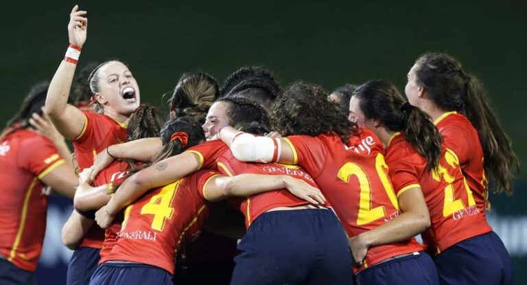 leonas celebrando su victoria en el campo