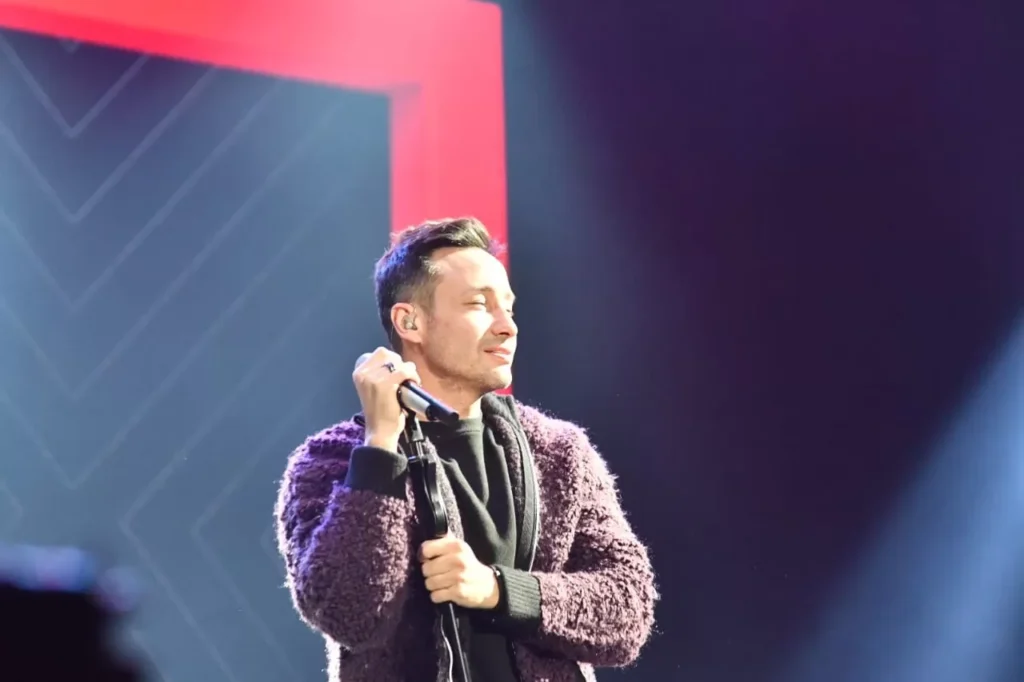 luciano pereyra en concierto emocionando al publico