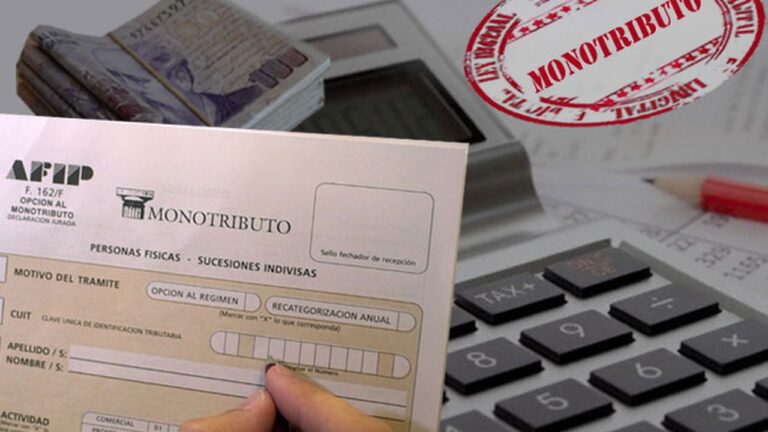 monotributista con documentos y calculadora
