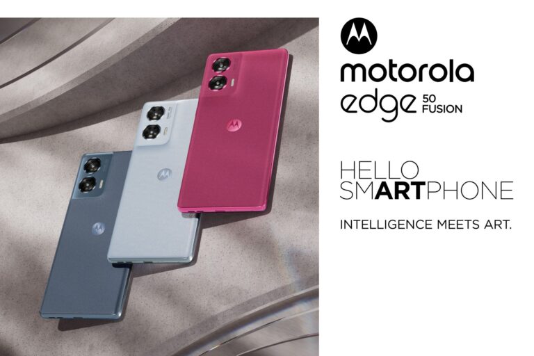 motorola one fusion sobre fondo neutro