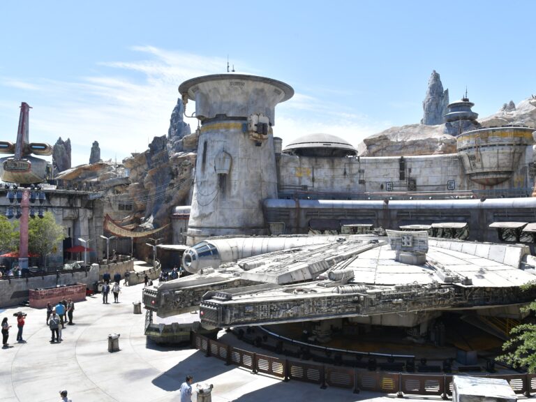 naves espaciales de star wars en disneyland