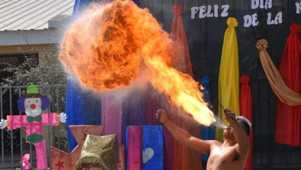 Por qué ver Nick Junior en vivo y qué programación ofrecen 1 ninos disfrutando de un espectaculo en vivo