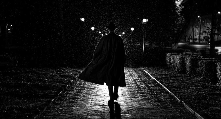 noche oscura con caos y mascaras misteriosas