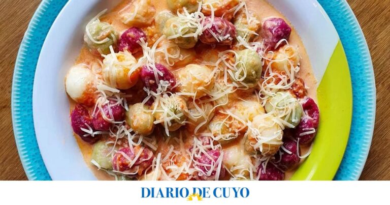 noquis con variedad de salsas coloridas