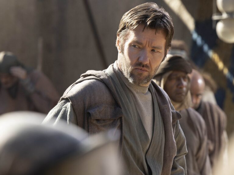 obi wan kenobi siendo rescatado en accion