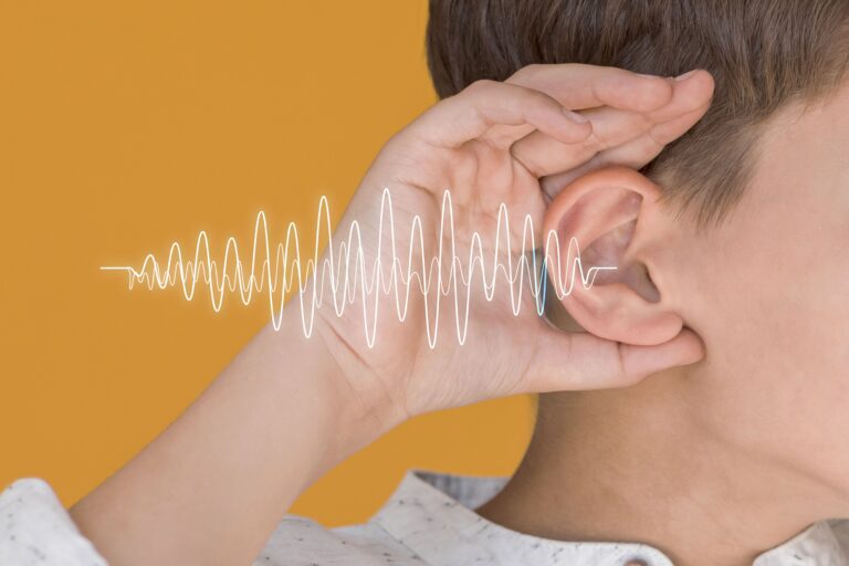 oido humano escuchando ondas sonoras
