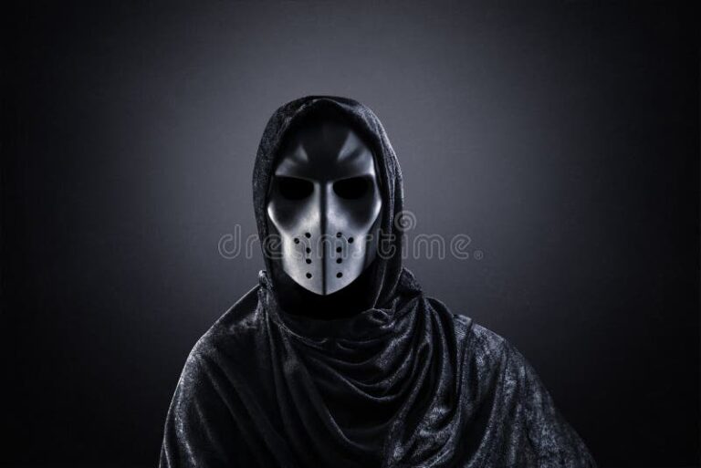 ojos entrelazados en un fondo misterioso