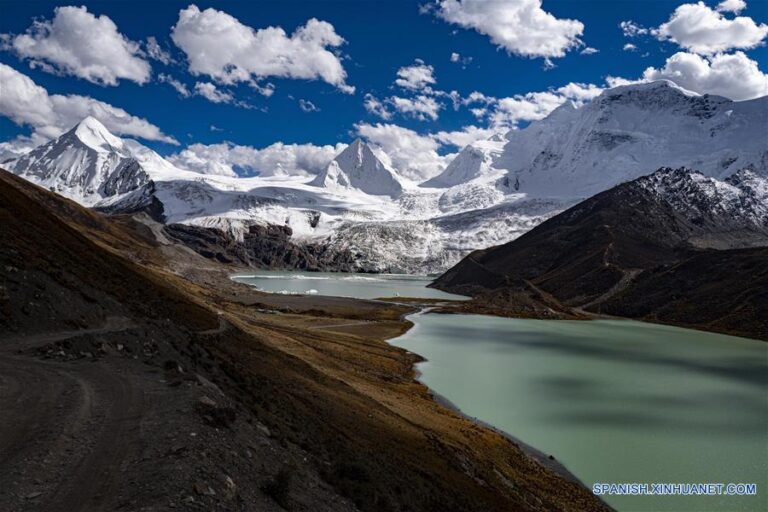 paisaje montanoso del tibet