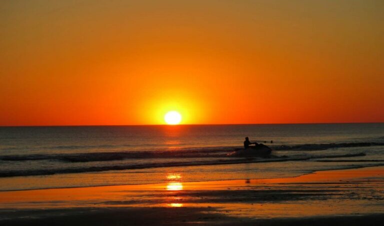paisaje tranquilo de monte hermoso al atardecer
