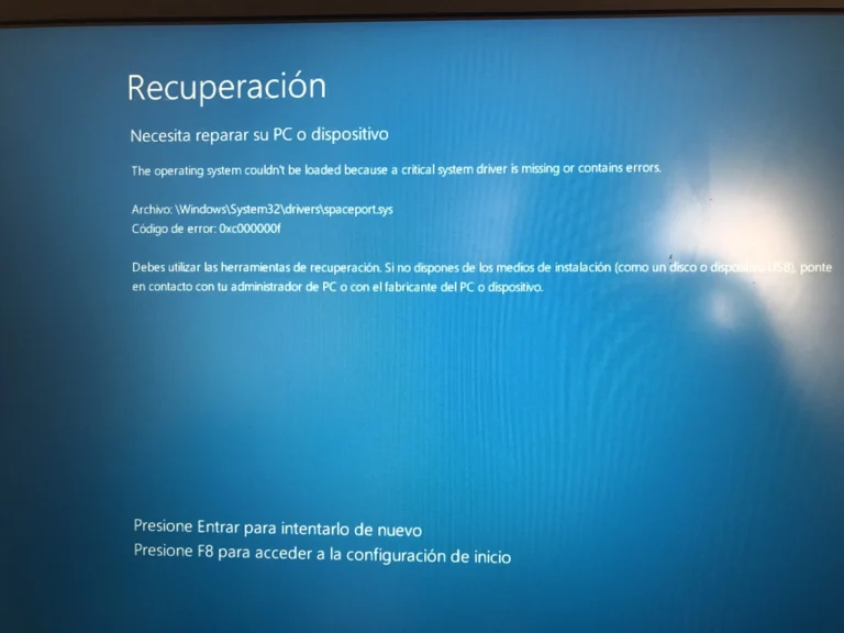 pantalla de error de computadora con herramientas