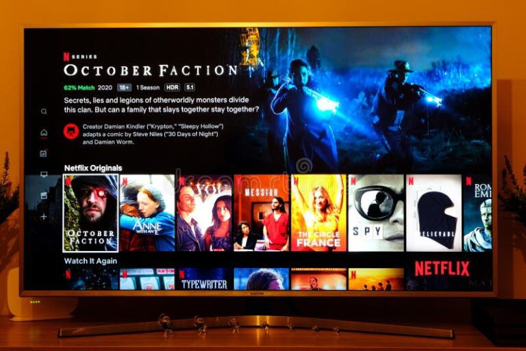 pantalla de television con serie de accion