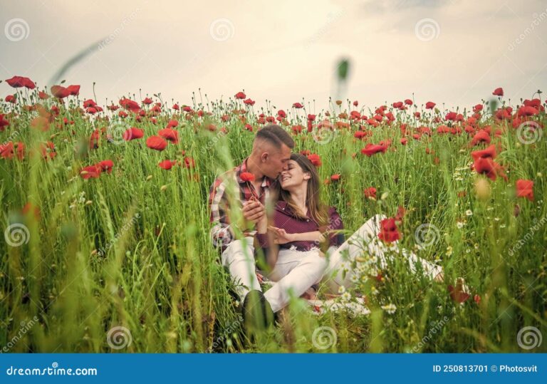 Qué es "Asagao to Kase San" y cuáles son sus principales personajes 11 pareja de chicas en un campo de flores