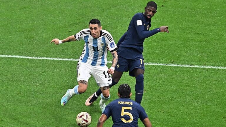 penal polemico en un partido de futbol