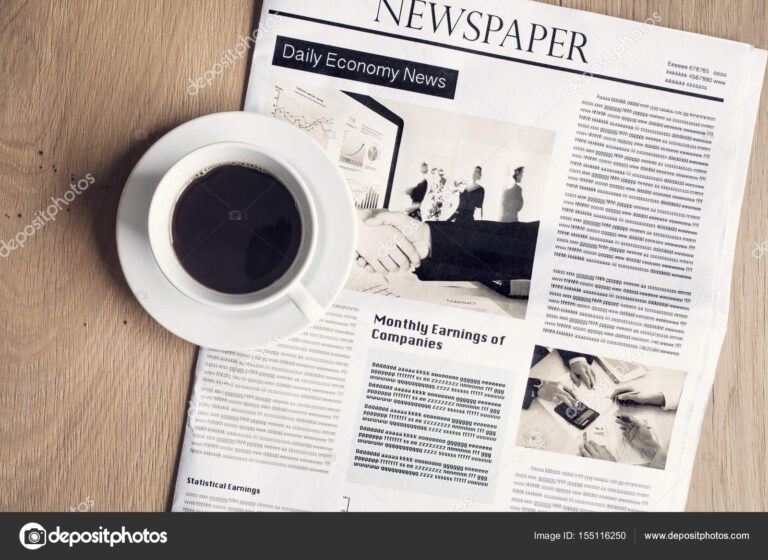 periodico en una mesa con cafe