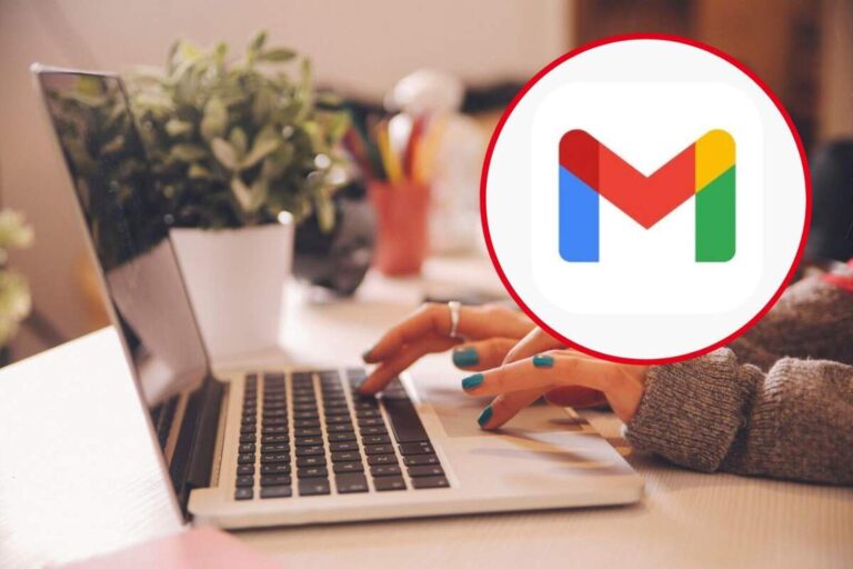 persona usando una computadora con gmail abierto