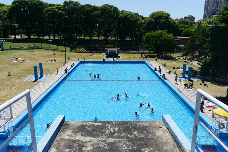 piscina al aire libre en parque chacabuco