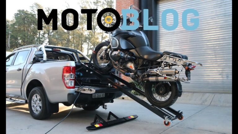 rampa de moto sobre una camioneta