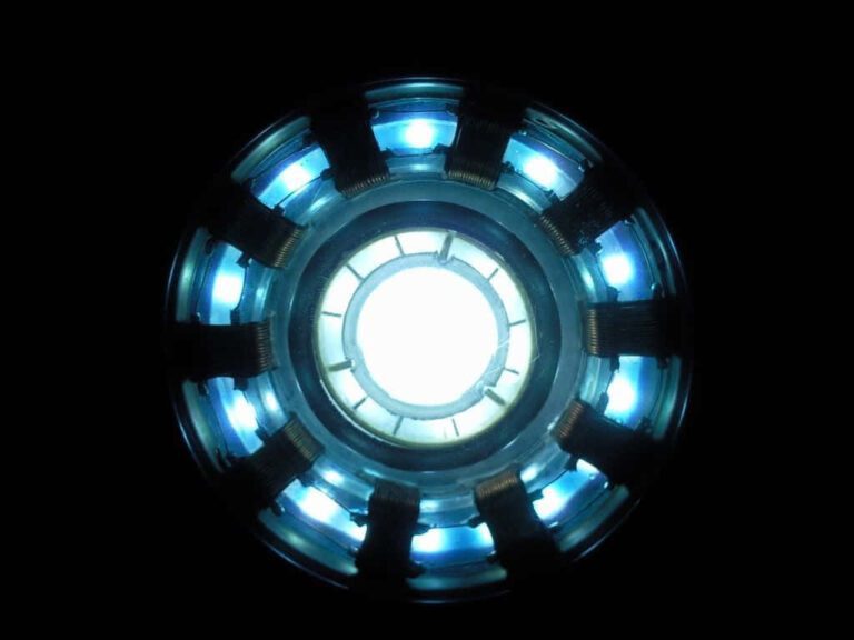 reactor arc de iron man iluminado