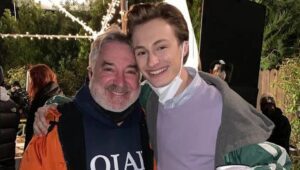 retrato de jeff kay en un set de filmacion