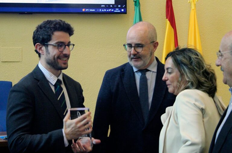 retrato de manuel lozano con fondo inspirador