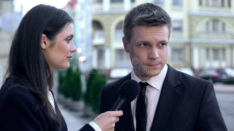 retrato de periodista en accion