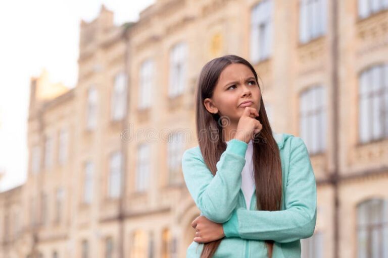 retrato de un joven reflexionando