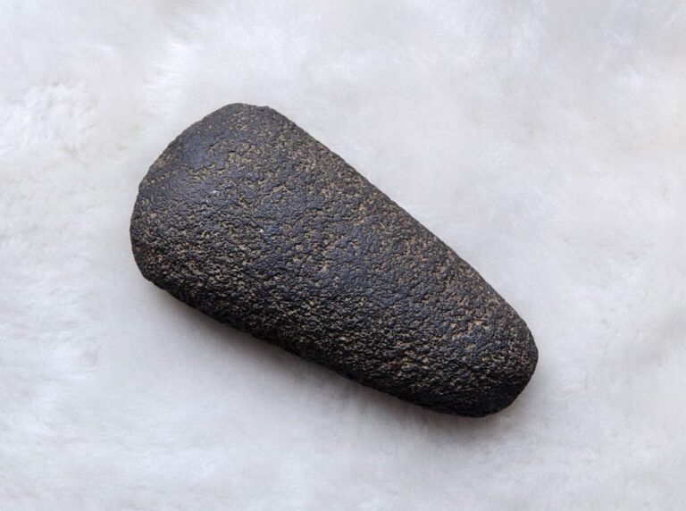 roca resistente frente a tormenta intensa