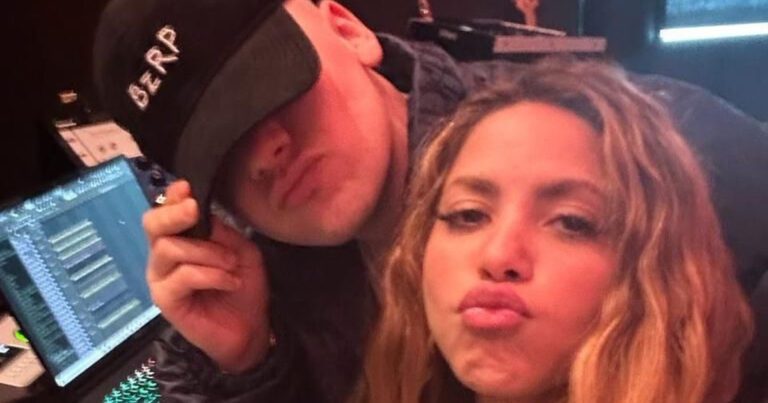 shakira y bizarrap en el estudio de grabacion