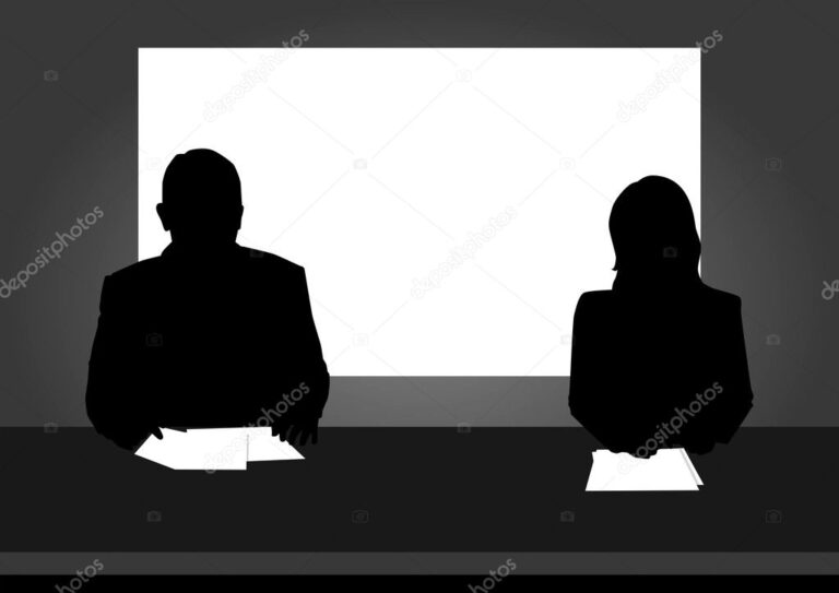 silueta de un periodista en la sombra