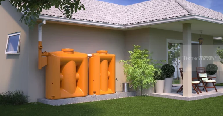 tanque de agua en jardin residencial