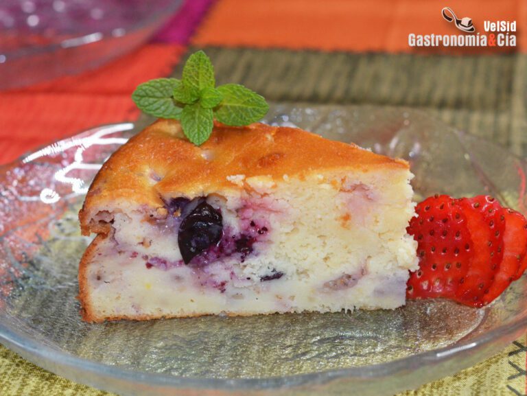 tarta de ricota con frutos rojos fresca