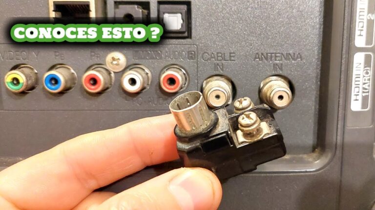 televisor antiguo con antena y cables